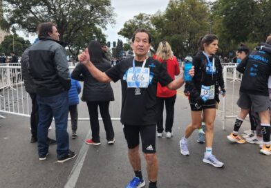 Aquiles Condezo, en brillante tarea, ganó en la Maratón Internacional de la Bandera.