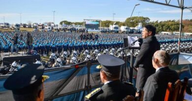 Kicillof tomó juramento a la bandera a 4.200 cadetes de la Policía bonaerense