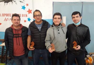 Diego Santos, jugador y profesor, nos puso al tanto de las últimas participaciones de los chicos y adultos en competencias de Ajedrez en la zona