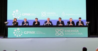 El Presidente encabezó la firma de contratos para la construcción del Gasoducto Néstor Kirchner