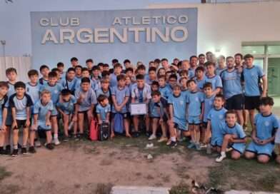 Santi Espíndola fue recibido tras jugar el Sudamericano