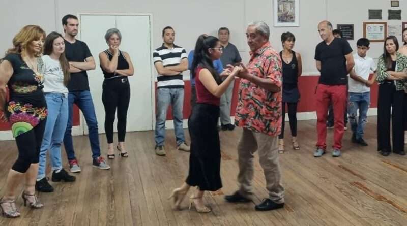 Fernando Álvarez entregó una brillante clase de tango en el Centro Cultural de Rojas y conversó con El Nuevo en Radio.