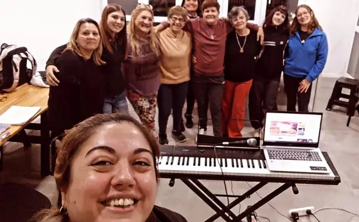 Melisa Opisacco anticipó lo que será el show Voz Plena Unplugged, que brindarán los alumnos y alumnas de su academia este sábado en el Cultural.