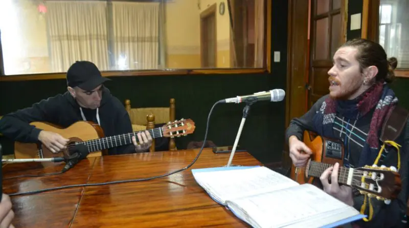 Facundo Evangelista y Germán Pitu Barloqui nos presentaron el evento que se viene el próximo sábado en el Galpón Cultural La Minga. Tocarán grupos locales, de la región y de La Plata.