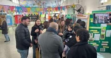 Silvia Prado, Inspectora de Nivel Inicial, acompañó la Feria Distrital de Ciencias en el Jardín 909. Destacó la participación de todos los jardines.