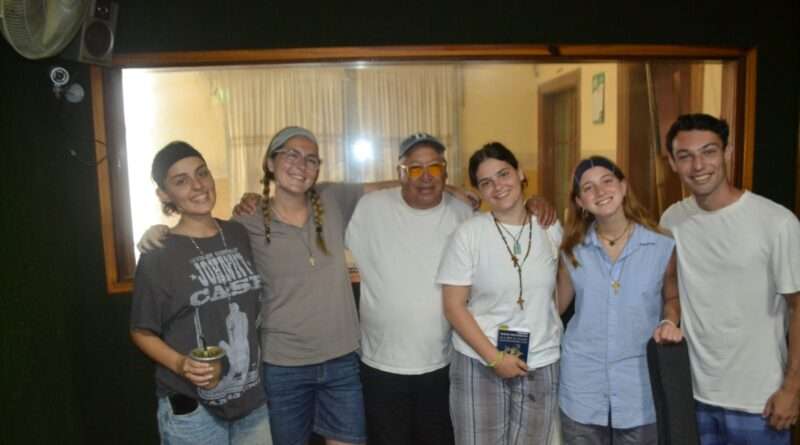 El grupo de jóvenes misioneros de Santa María de la Estrella visita nuevamente nuestra ciudad. Pasaron a contar la experiencia por Radio Rojas.