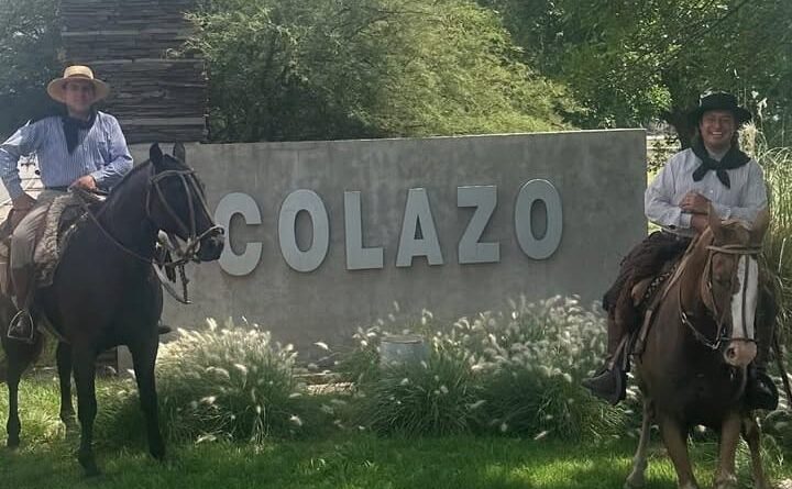 Nico Membriani viaja a caballo hacia el 60º Festival de Jesús María. En un alto del camino habló en vivo con El Nuevo en Radio.