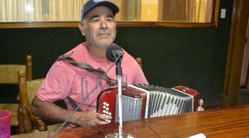 Omar Beltrán, el acordeón y toda la música del litoral. Este sábado será uno de los animadores de Rojas se viste de Tradicion y Sabores de Rojas.