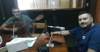 Martín Cordeiro y Hernán Ojeda presentaron el espectáculo «Un vinito con Carnota», el próximo sábado a las 21:00 en el Galpón Cultural La Minga.