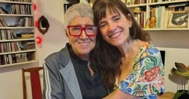 La cantante e instrumentista Georgina Hassan, junto a León Gieco, Teresa Parodi y Pedro Rossi, grabaron las «Décimas de Nunca Más» en homenaje Madres y Abuelas de Plaza de Mayo. La canción fue presentada en el marco del Día de la Memoria por la Verdad y la Justicia, a 50 años del último golpe cívico-militar.