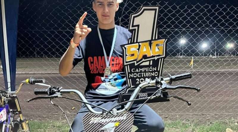Alejo Ferrario se consagró campeón en el Nocturno de Óvalo en San Andrés de Giles. Es el primer título de su carrera como piloto.