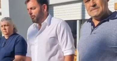 Diego Gioia fue presentado por el Intendente Román Bouvier como nuevo delegado de la localidad de Carabelas.