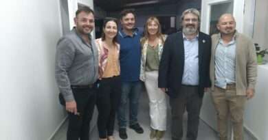 Se realizó el acto de inicio del ciclo lectivo de nivel secundario y la inauguración de las obras en la Escuela Secundaria Nro. 3 «Marie Curie». Hablaron Otavianelli, Bouvier y Galli.