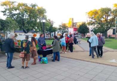Juicio al Veneno: Se realizó en Rojas una volanteada y hubo proyección de una película en La Minga. La lucha contra la utilización de productos químicos en la fumigación.