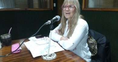 El Yoga tiene su columna en El Nuevo en Radio. La profesora del Centro Vayu Gabriela Valinotti se refirió a las posturas.