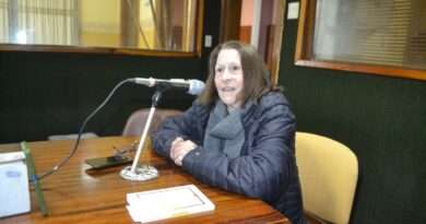 La escritora Elvira Cascardo presenta este viernes su libro «Álbum de versos» en la Biblioteca Municipal «Wanda T. De Plácido». Contó detalles de su obra.