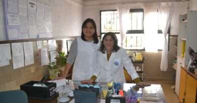 Marisel Carranza y Daniela Villar; del equipo directivo de la Escuela Primaria Nro. 15, dieron los detalles de la bicicleteada familiar de este sábado y contaron de la actualidad de la institución educativa.