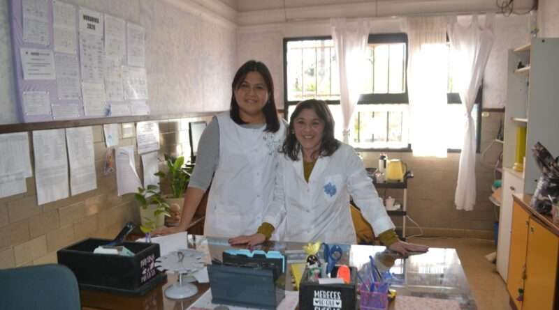 Marisel Carranza y Daniela Villar; del equipo directivo de la Escuela Primaria Nro. 15, dieron los detalles de la bicicleteada familiar de este sábado y contaron de la actualidad de la institución educativa.