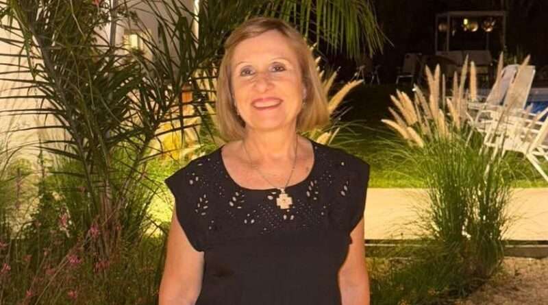 Celia Cascardo, ex alumna de la Escuela Nro. 47 de Campo Cueto, nos regaló un hermoso verso por el Día de la Escarapela. Debemos reivindicar nuestros símbolos patrios.