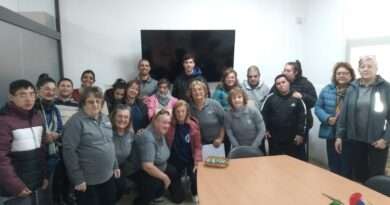 El grupo Mujeres de AFA entregó cajas con repelentes a diferentes entidades de bien público y escuelas del distrito. Detalles a cargo de Mirta Piazzale.