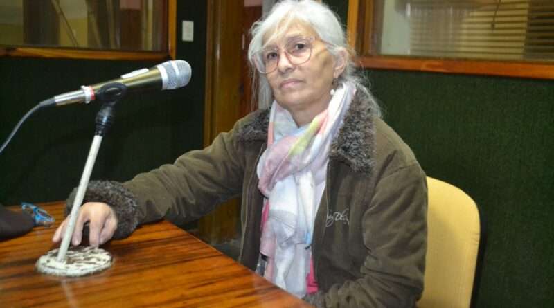 Verónica Bini destacó la enorme concurrencia que se viene dando a los talleres de cerámica. Explicó las técnicas del arte y los materiales que se usan.