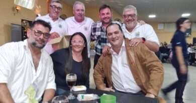 Los Bomberos Voluntarios festejaron su día y el Intendente Román Bouvier anunció la donación de una parte de hormigón para el Centro de Entrenamiento.