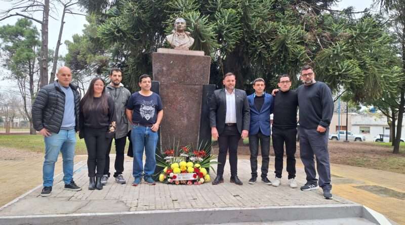 Fue conmemorado este domingo el Día del Periodista y hubo acto en la Plaza Mariano Moreno. El mensaje del Intendente Román Bouvier.