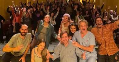 «La omisión de la familia Coleman» llega mañana a la sala mayor del teatro TAFS. En la previa a la presentación dialogamos con el director Facundo Cruz.