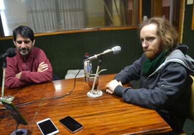 El periodista Darío Aranda llegó a Rojas para participar del ciclo FilosoQué.