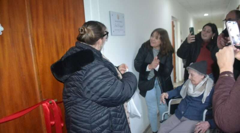 Fue inaugurada la sala multisensorial en el Hogar de Ancianos «San Francisco de Asís», espacio que lleva el nombre de Iris Pereyra, actual residente. Participaron integrantes de la comisión y familiares.