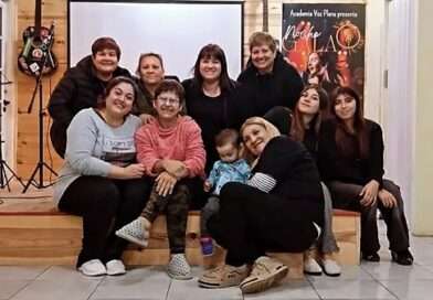 Melisa Opisacco, directora de la Academia, nos presentó la primera edición del año de Voz Plena Unplugged. Será este sábado en el Centro Cultural «Ernesto Sábato».