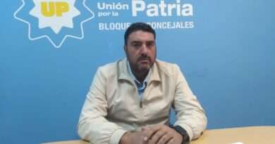 Conferencia del Bloque de Unión por la Patria: Compleja situación en el plano de la viviendas. Denunciaron atrasos en los pagos por parte del Municipio.