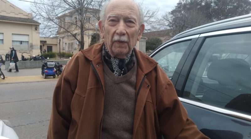 Luis Campanella, de la Cooperadora del Hospital Municipal, anunció que este viernes le pondrán el nombre de Francisco Vignali a la sala de reuniones.