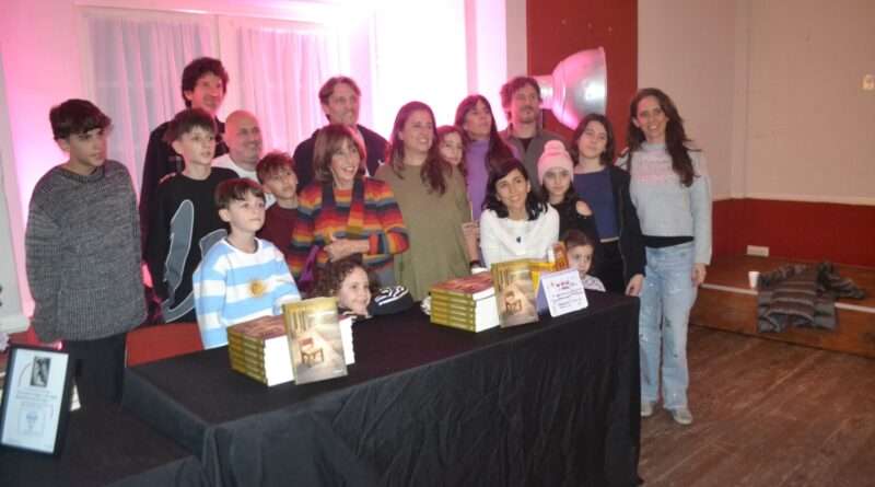 Marta Oyhanarte recordó su infancia en Rojas durante lo que fue la presentación del libro «La silla de mimbre» en el Centro Cultural «Ernesto Sábato».