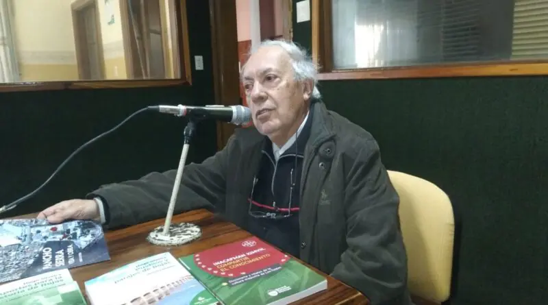 El historiador e investigador Hugo Silveira relanza los dos libros de Aporte para la historia de Rojas, los pueblos y parajes, las revistas y el diccionario de la cultura Mapuche.