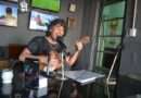 Ariel Fullana con su banda Ariel y los Bizarros se van de gira a Paraguay. Presentó su nuevo tema en Radio Rojas.
