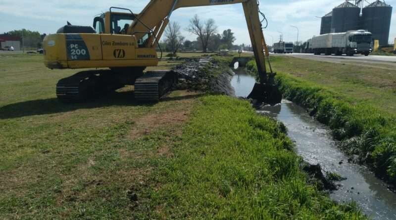 Hidráulica de la provincia de Buenos Aires está trabajando en los canales de la Ruta Nacional 188. Plan de prevención ante la llegada de El Niño.