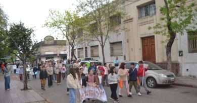 Procesión por la tercera jornada de la Novena de San Francisco de Asís al Jardín de la Parroquia y Misa. Mensaje del Padre Aldo López.