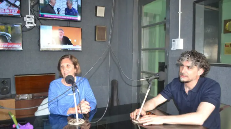 «Se despide el campeón» vuelve al escenario del TAFS para cerrar una gira fantástica. Ezequiel Restaine y Claudia Labrada, los directores, nos visitaron en El Nuevo en Radio.