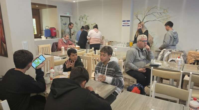 La delegación de Rojas llegó en óptimas condiciones a Mar del Plata y ya está preparada para afrontar la final de los Juegos Bonaerenses. Dialogamos con el Prof. Martín Caligiuri.