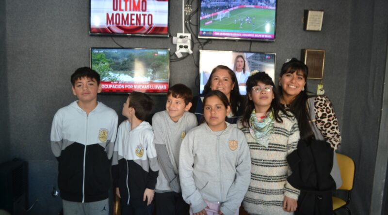 Se viene la Gran Peña de Carnaval de la Escuela Primaria Nro. 3 el próximo 30 de octubre en el Centro de Jubilados con reconocidos artistas y presentaciones de los estudiantes.
