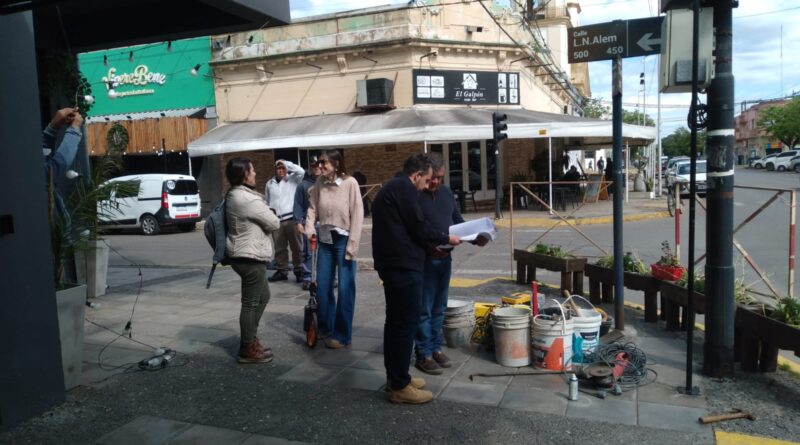 Iniciaron los trabajos de remodelación del tramo de la Av. 25 de Mayo, entre Yrigoyen e Iribarne. La. Arq. Verónica Romero detalló el plan de obra.